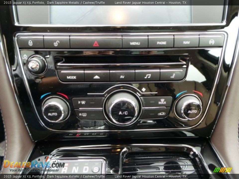 Controls of 2015 Jaguar XJ XJL Portfolio Photo #21