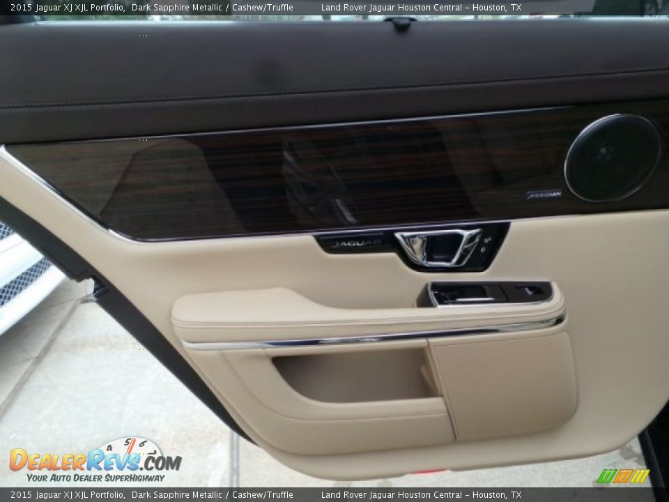 Door Panel of 2015 Jaguar XJ XJL Portfolio Photo #24