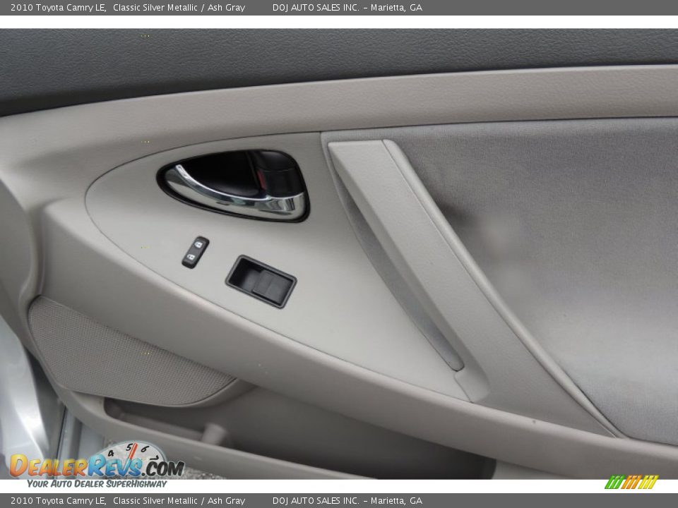 Controls of 2010 Toyota Camry LE Photo #36