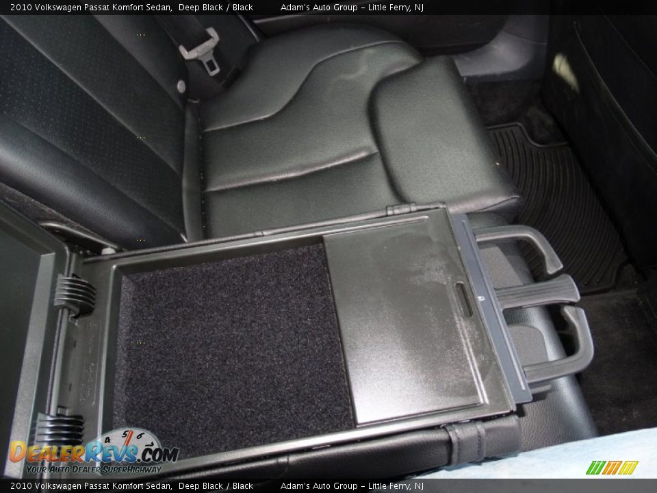2010 Volkswagen Passat Komfort Sedan Deep Black / Black Photo #21