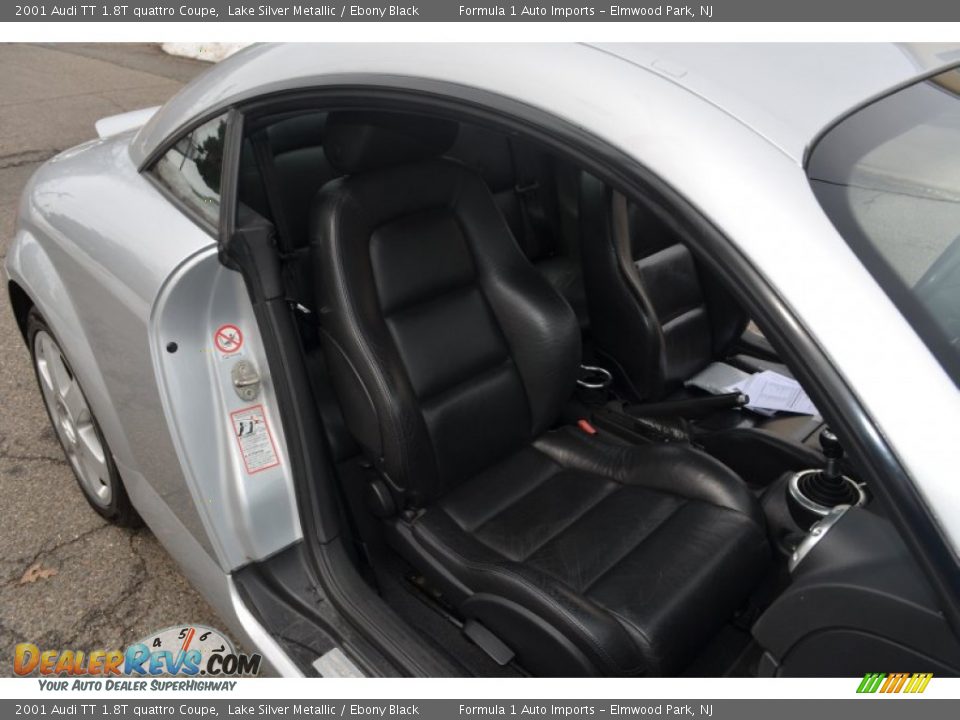 Front Seat of 2001 Audi TT 1.8T quattro Coupe Photo #16