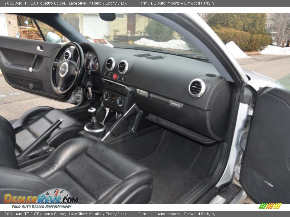 Dashboard of 2001 Audi TT 1.8T quattro Coupe Photo #20