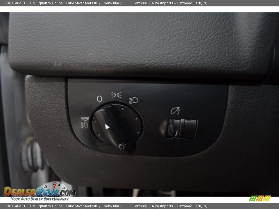 Controls of 2001 Audi TT 1.8T quattro Coupe Photo #22