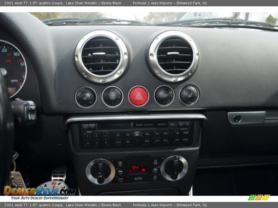 Controls of 2001 Audi TT 1.8T quattro Coupe Photo #24