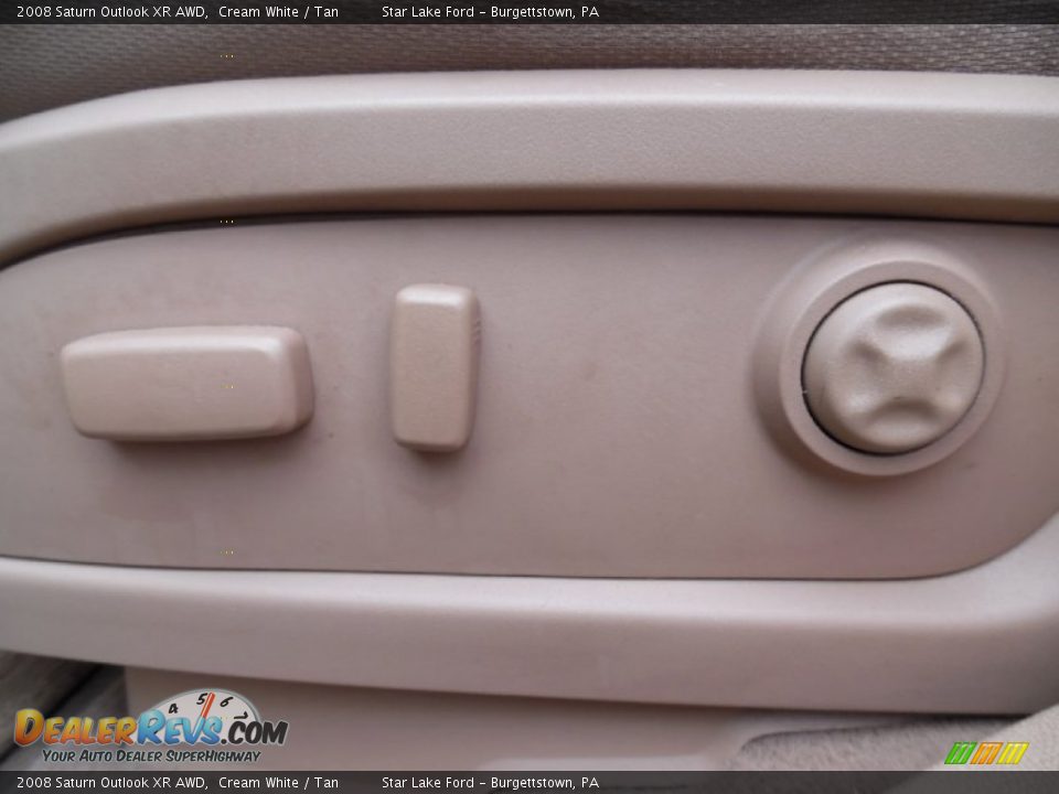 2008 Saturn Outlook XR AWD Cream White / Tan Photo #17