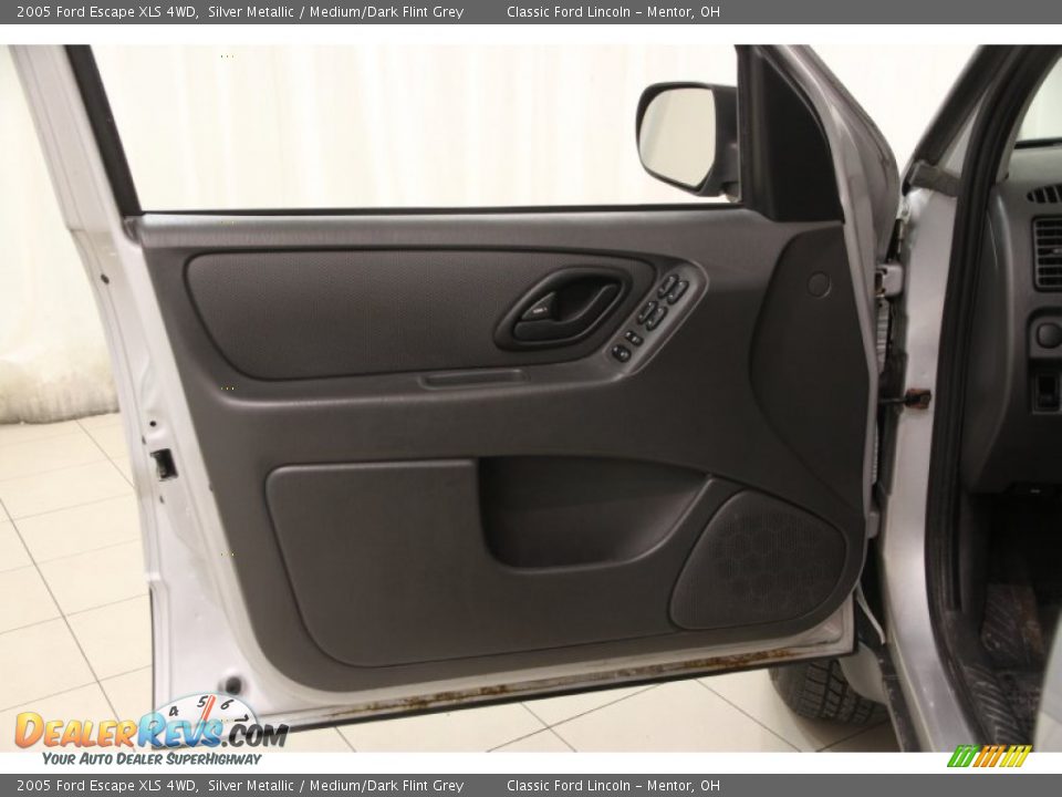 Door Panel of 2005 Ford Escape XLS 4WD Photo #4