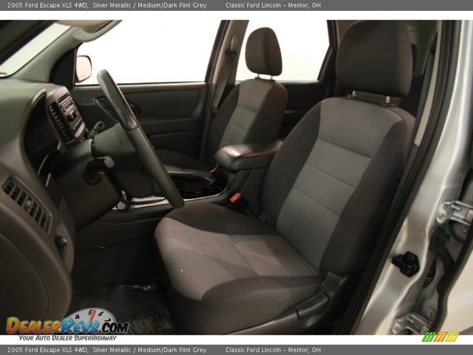 2005 Ford Escape XLS 4WD Silver Metallic / Medium/Dark Flint Grey Photo #5