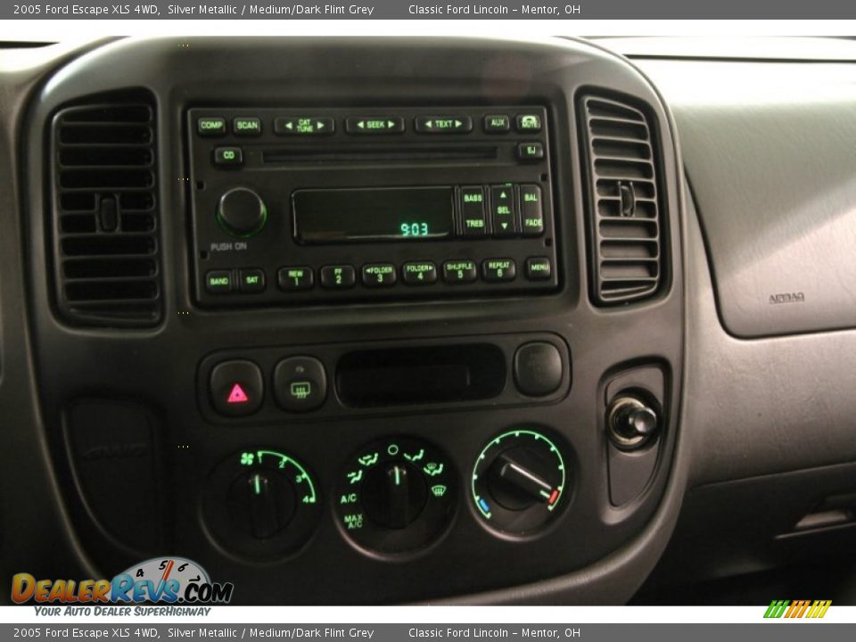 Controls of 2005 Ford Escape XLS 4WD Photo #8