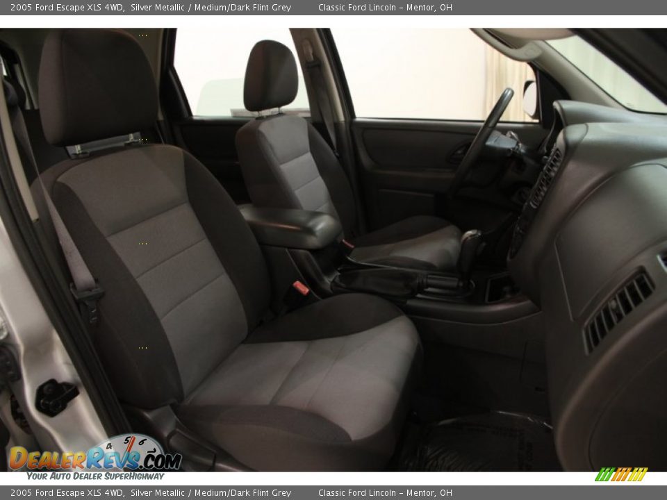 2005 Ford Escape XLS 4WD Silver Metallic / Medium/Dark Flint Grey Photo #10