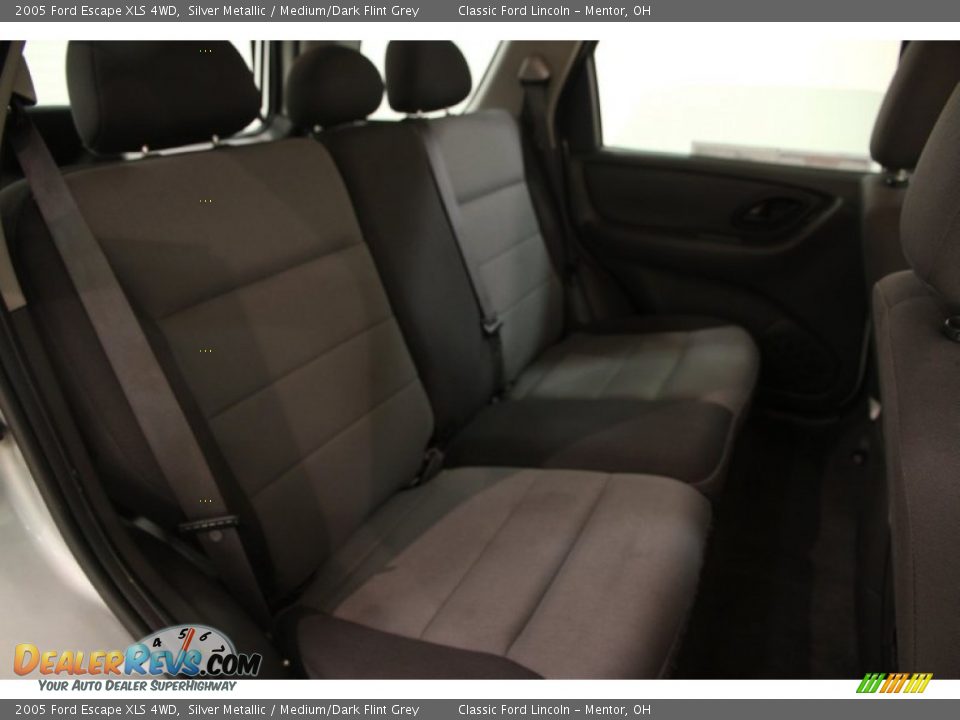 2005 Ford Escape XLS 4WD Silver Metallic / Medium/Dark Flint Grey Photo #11