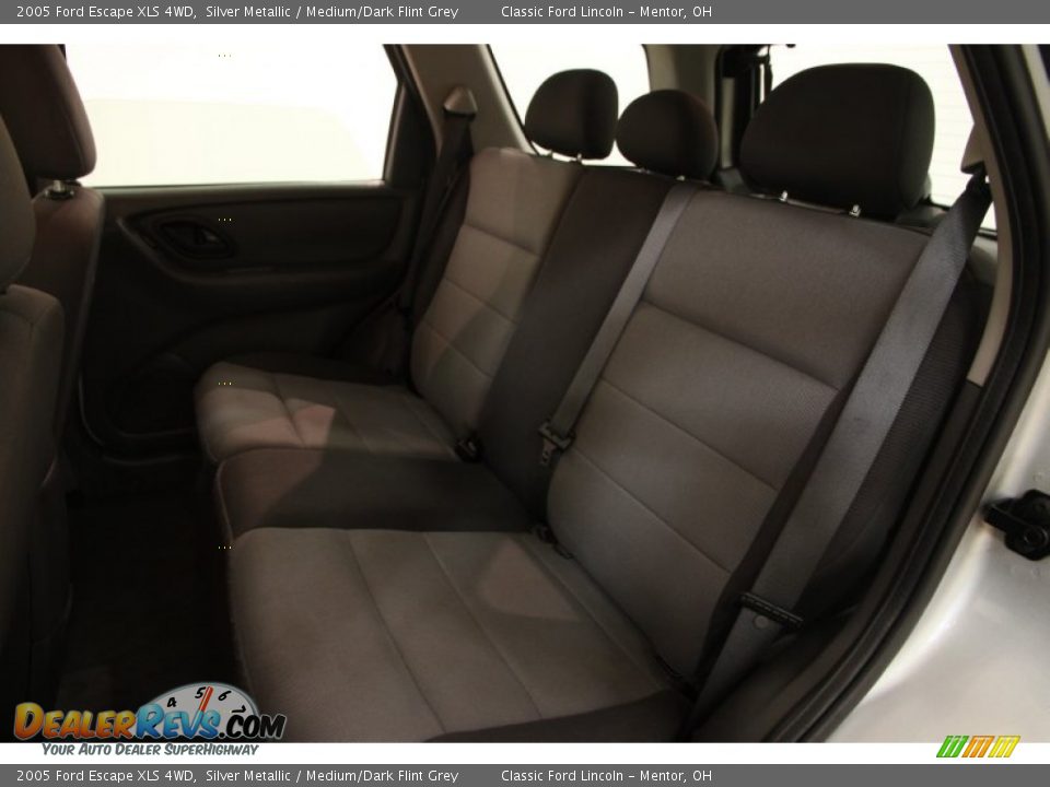 2005 Ford Escape XLS 4WD Silver Metallic / Medium/Dark Flint Grey Photo #12