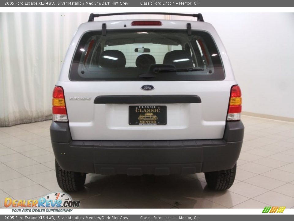 2005 Ford Escape XLS 4WD Silver Metallic / Medium/Dark Flint Grey Photo #13