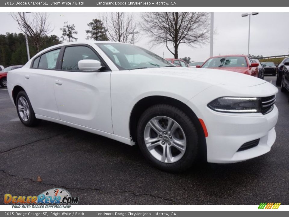 Front 3/4 View of 2015 Dodge Charger SE Photo #4
