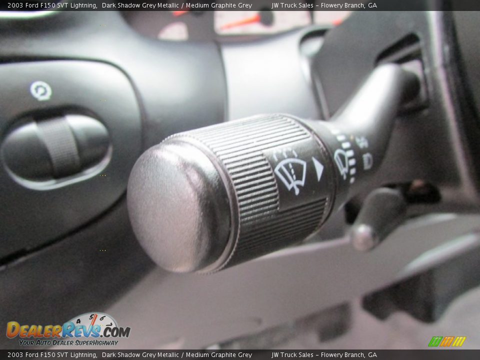 Controls of 2003 Ford F150 SVT Lightning Photo #29