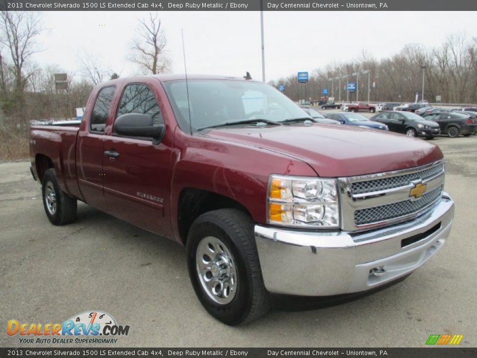 Front 3/4 View of 2013 Chevrolet Silverado 1500 LS Extended Cab 4x4 Photo #11