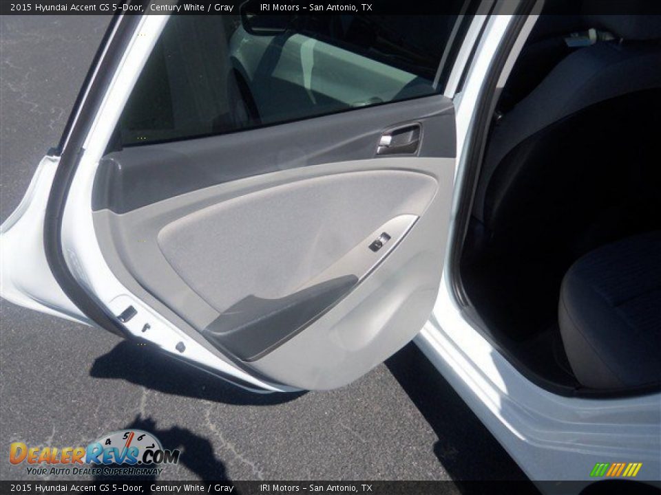 2015 Hyundai Accent GS 5-Door Century White / Gray Photo #11