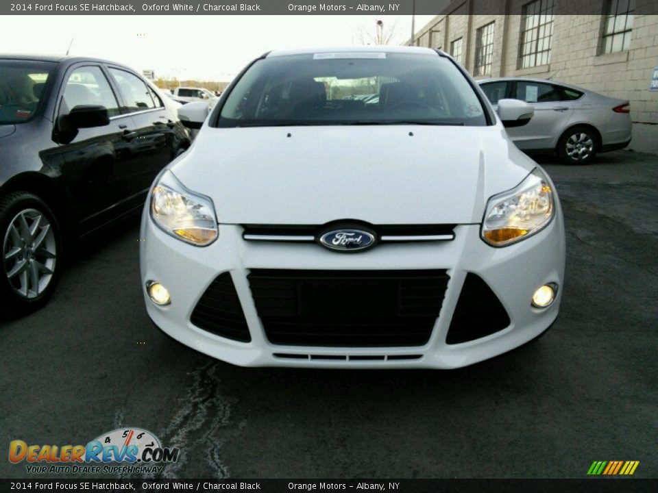 2014 Ford Focus SE Hatchback Oxford White / Charcoal Black Photo #2