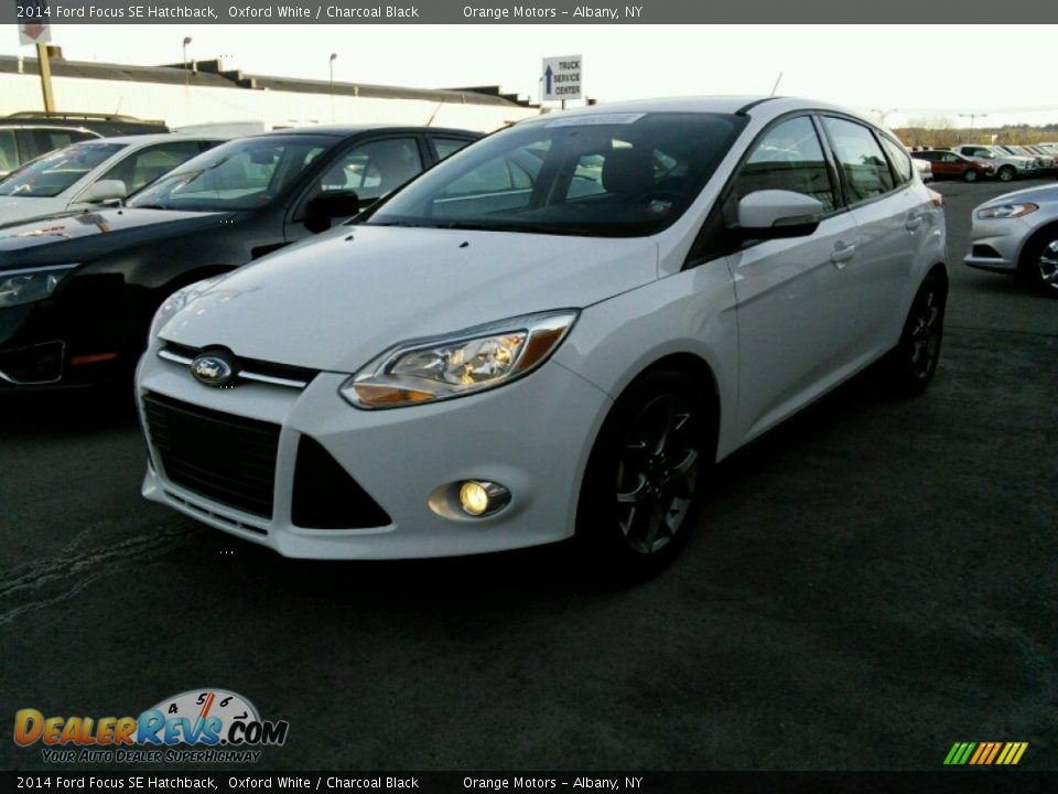 2014 Ford Focus SE Hatchback Oxford White / Charcoal Black Photo #4