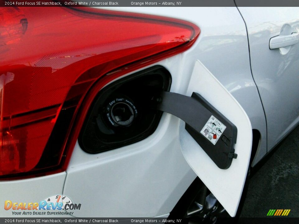 2014 Ford Focus SE Hatchback Oxford White / Charcoal Black Photo #7