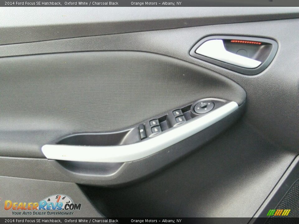 2014 Ford Focus SE Hatchback Oxford White / Charcoal Black Photo #17