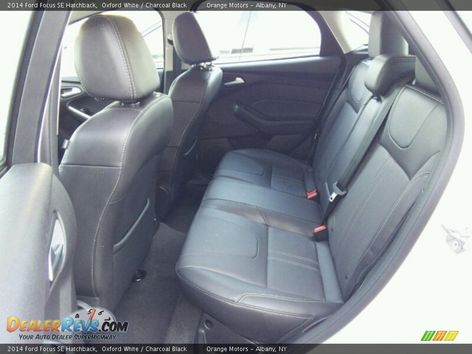 2014 Ford Focus SE Hatchback Oxford White / Charcoal Black Photo #18