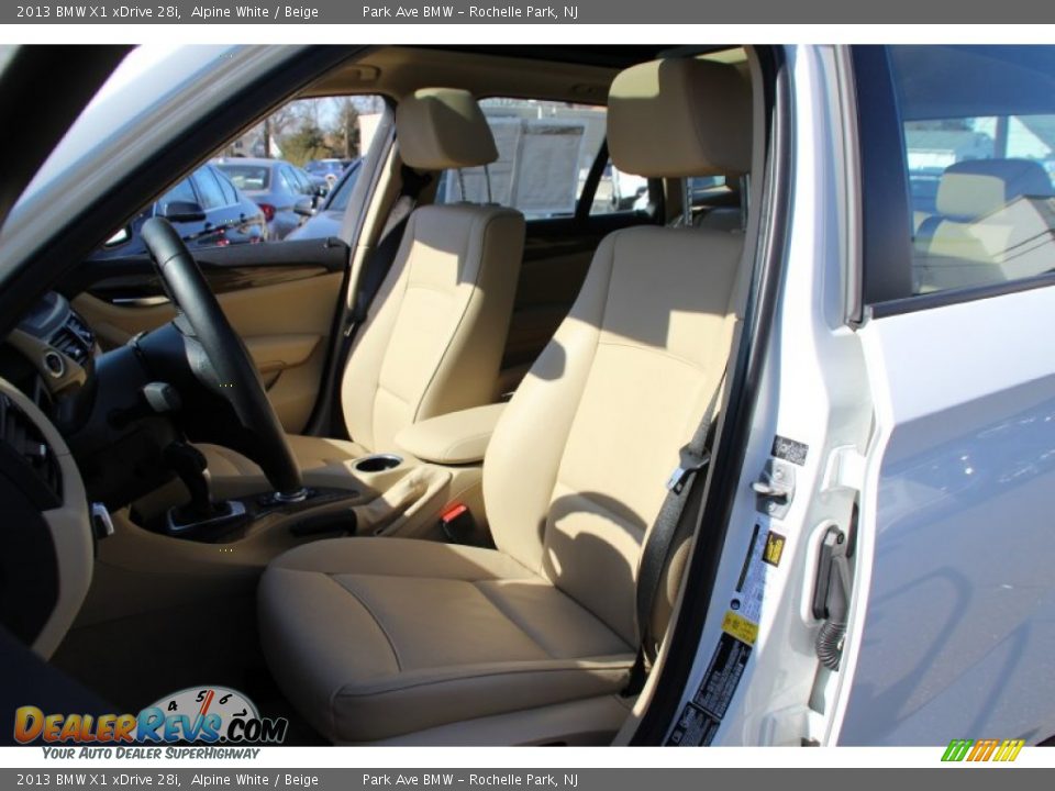 2013 BMW X1 xDrive 28i Alpine White / Beige Photo #14
