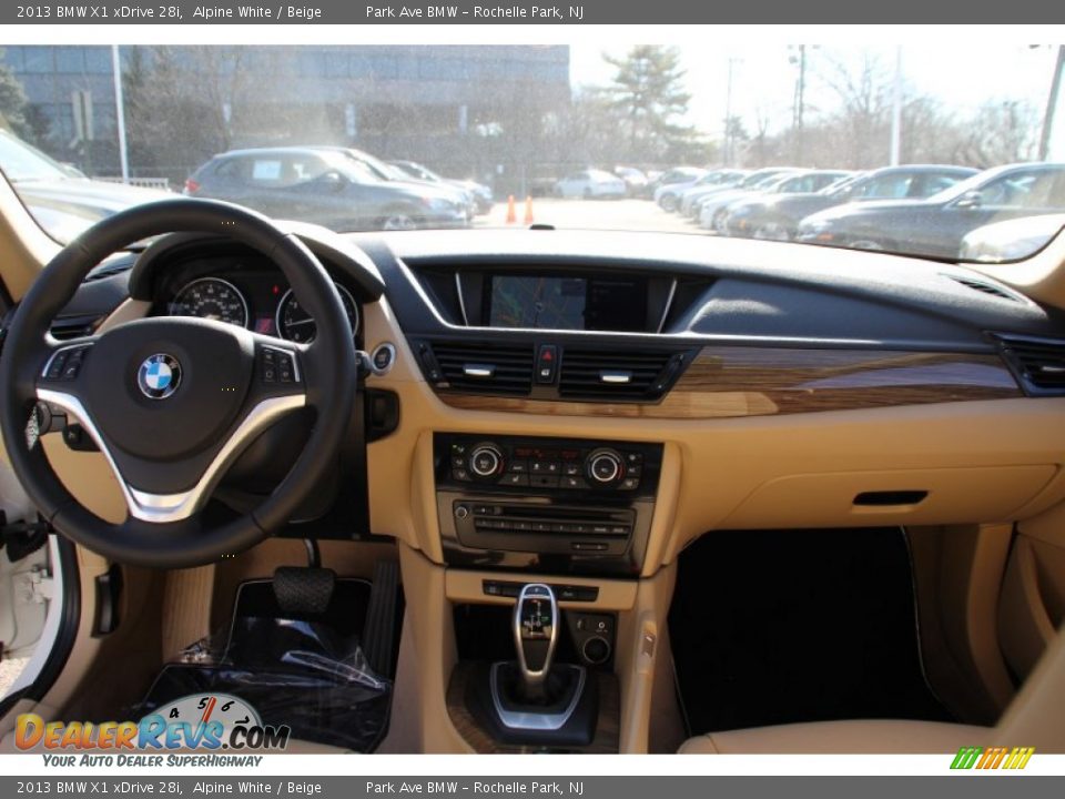 2013 BMW X1 xDrive 28i Alpine White / Beige Photo #16