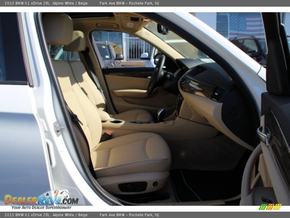 2013 BMW X1 xDrive 28i Alpine White / Beige Photo #29