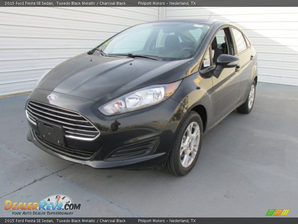Front 3/4 View of 2015 Ford Fiesta SE Sedan Photo #7