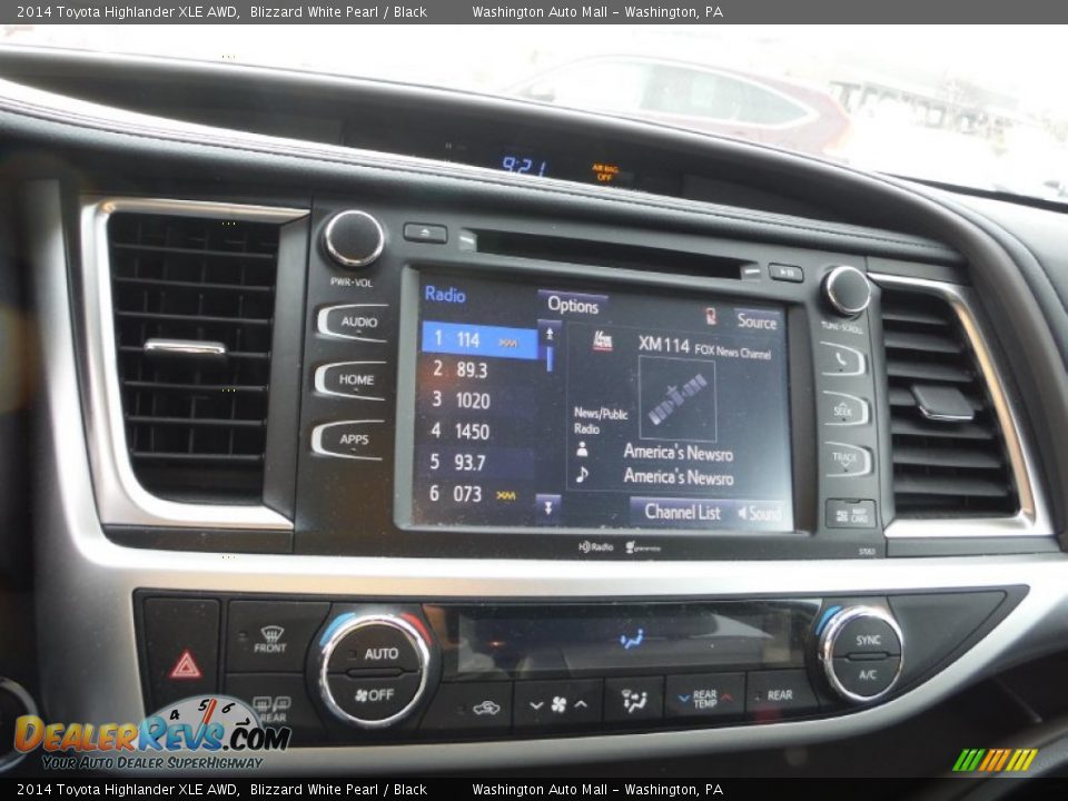 Controls of 2014 Toyota Highlander XLE AWD Photo #17