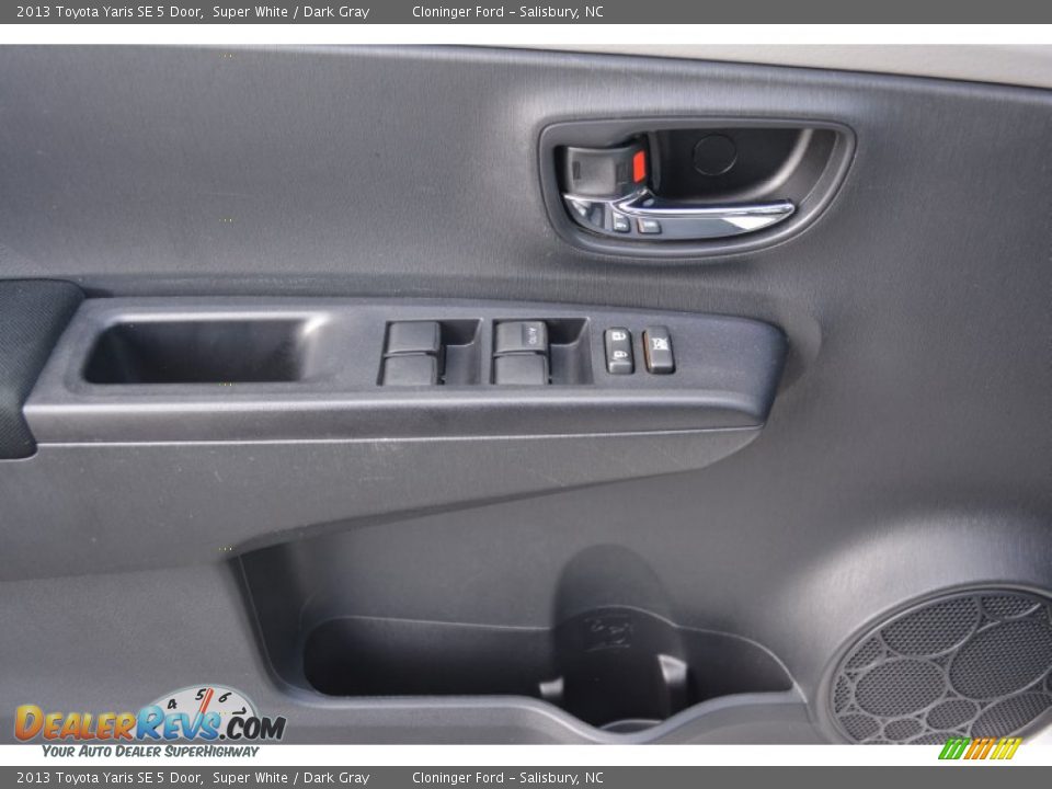 2013 Toyota Yaris SE 5 Door Super White / Dark Gray Photo #9