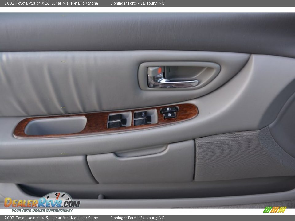2002 Toyota Avalon XLS Lunar Mist Metallic / Stone Photo #9