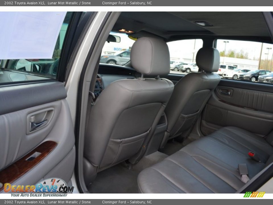 2002 Toyota Avalon XLS Lunar Mist Metallic / Stone Photo #12