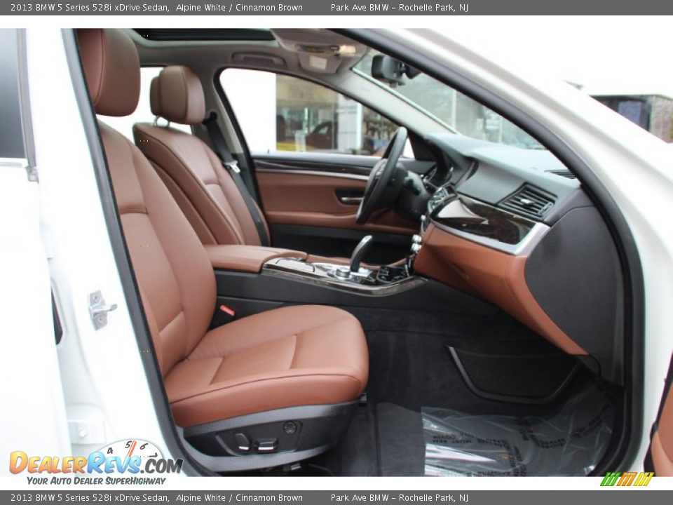 Front Seat of 2013 BMW 5 Series 528i xDrive Sedan Photo #28