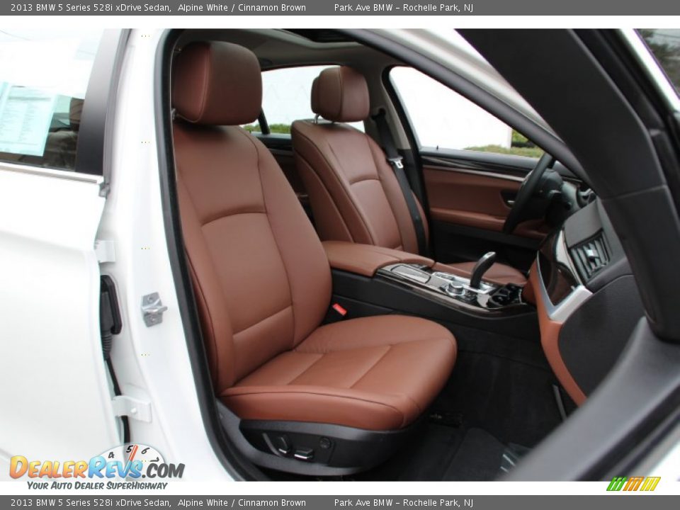 Front Seat of 2013 BMW 5 Series 528i xDrive Sedan Photo #29
