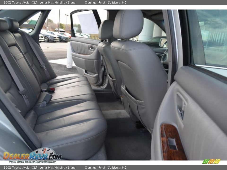 2002 Toyota Avalon XLS Lunar Mist Metallic / Stone Photo #16