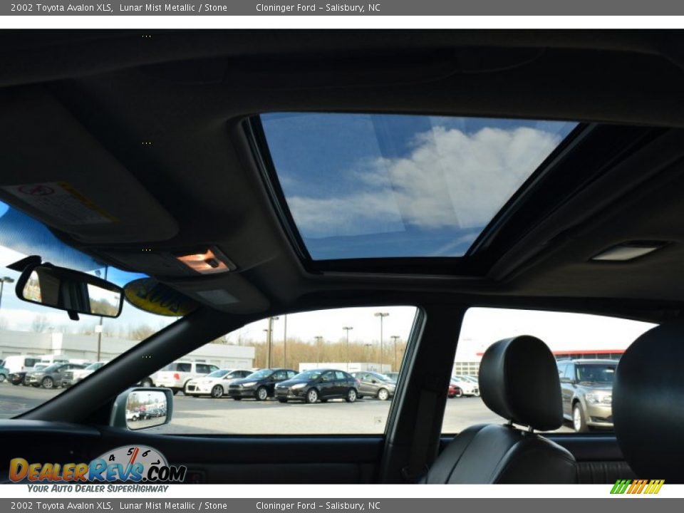 2002 Toyota Avalon XLS Lunar Mist Metallic / Stone Photo #19