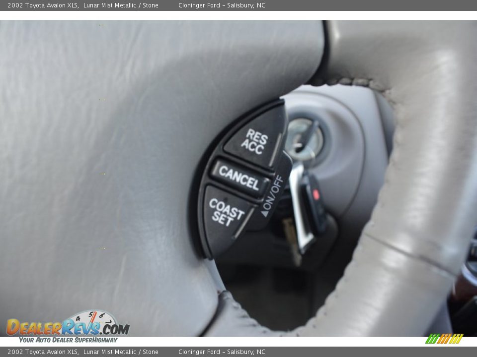 2002 Toyota Avalon XLS Lunar Mist Metallic / Stone Photo #22