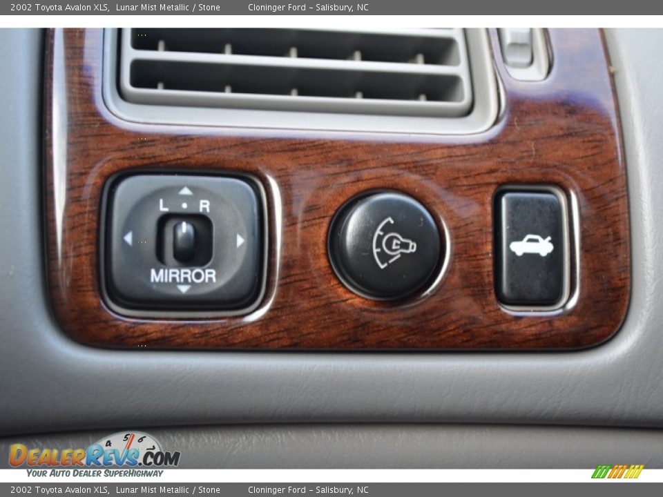 2002 Toyota Avalon XLS Lunar Mist Metallic / Stone Photo #25