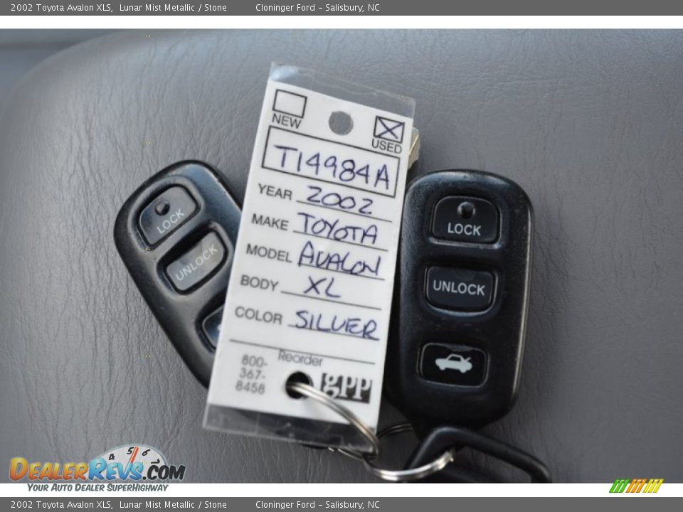 2002 Toyota Avalon XLS Lunar Mist Metallic / Stone Photo #27