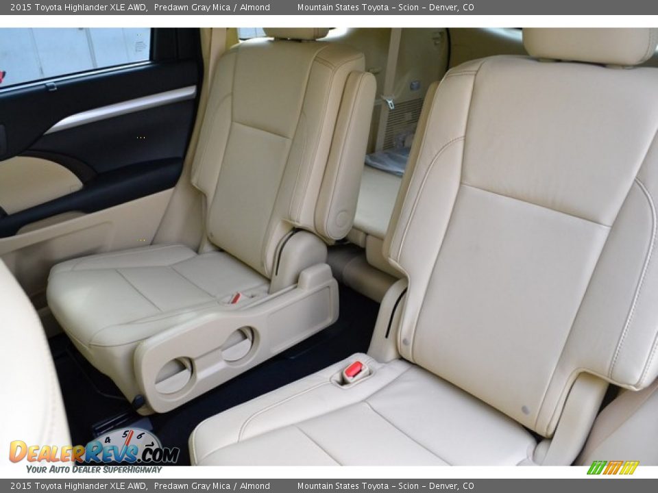 Rear Seat of 2015 Toyota Highlander XLE AWD Photo #7