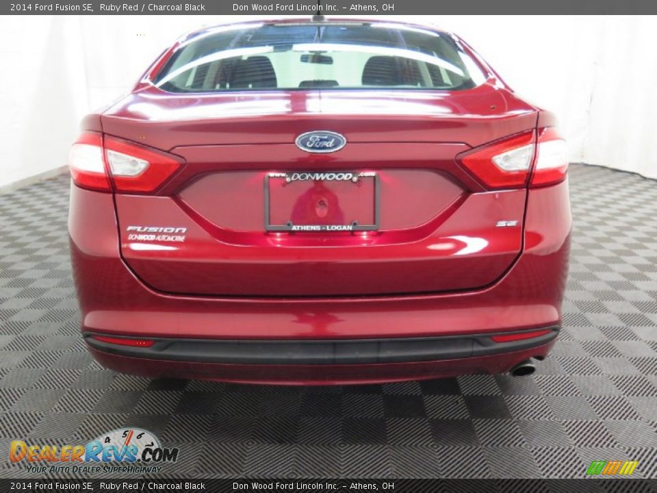 2014 Ford Fusion SE Ruby Red / Charcoal Black Photo #5