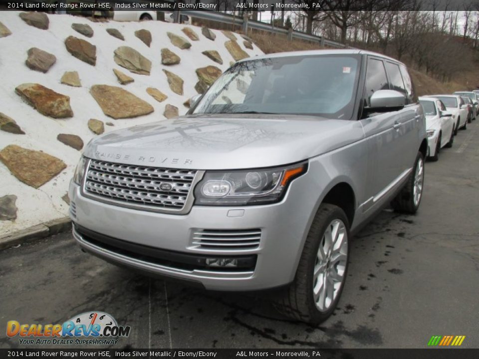 Front 3/4 View of 2014 Land Rover Range Rover HSE Photo #9