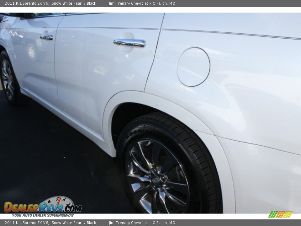 2011 Kia Sorento SX V6 Snow White Pearl / Black Photo #4