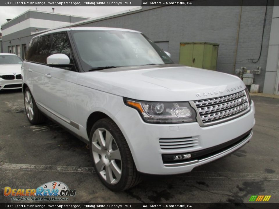Front 3/4 View of 2015 Land Rover Range Rover Supercharged Photo #7