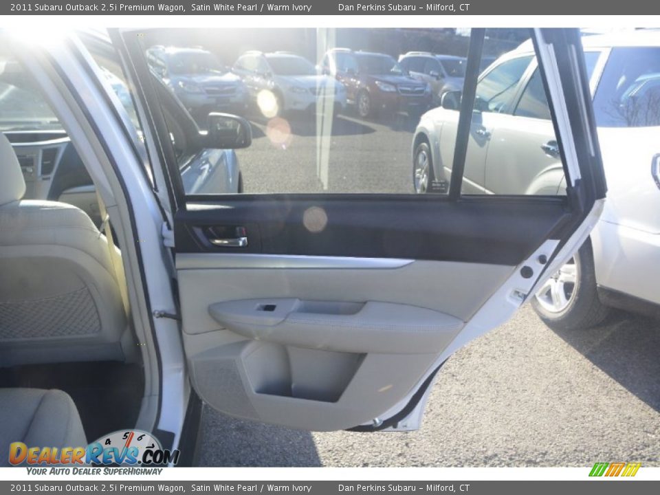 2011 Subaru Outback 2.5i Premium Wagon Satin White Pearl / Warm Ivory Photo #17