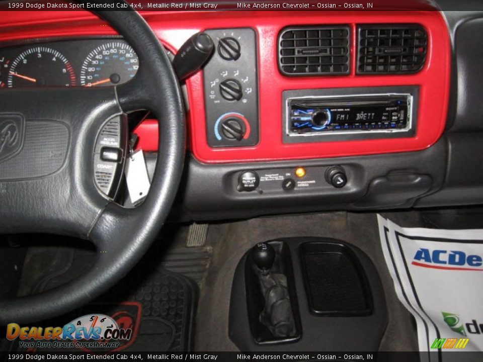 1999 Dodge Dakota Sport Extended Cab 4x4 Metallic Red / Mist Gray Photo #5