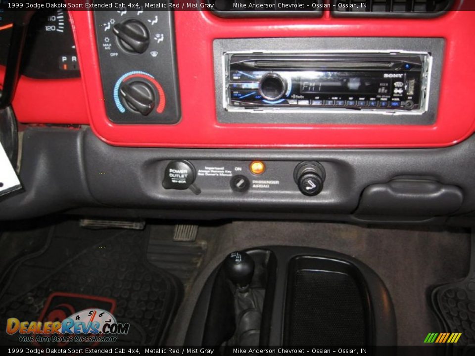 1999 Dodge Dakota Sport Extended Cab 4x4 Metallic Red / Mist Gray Photo #6