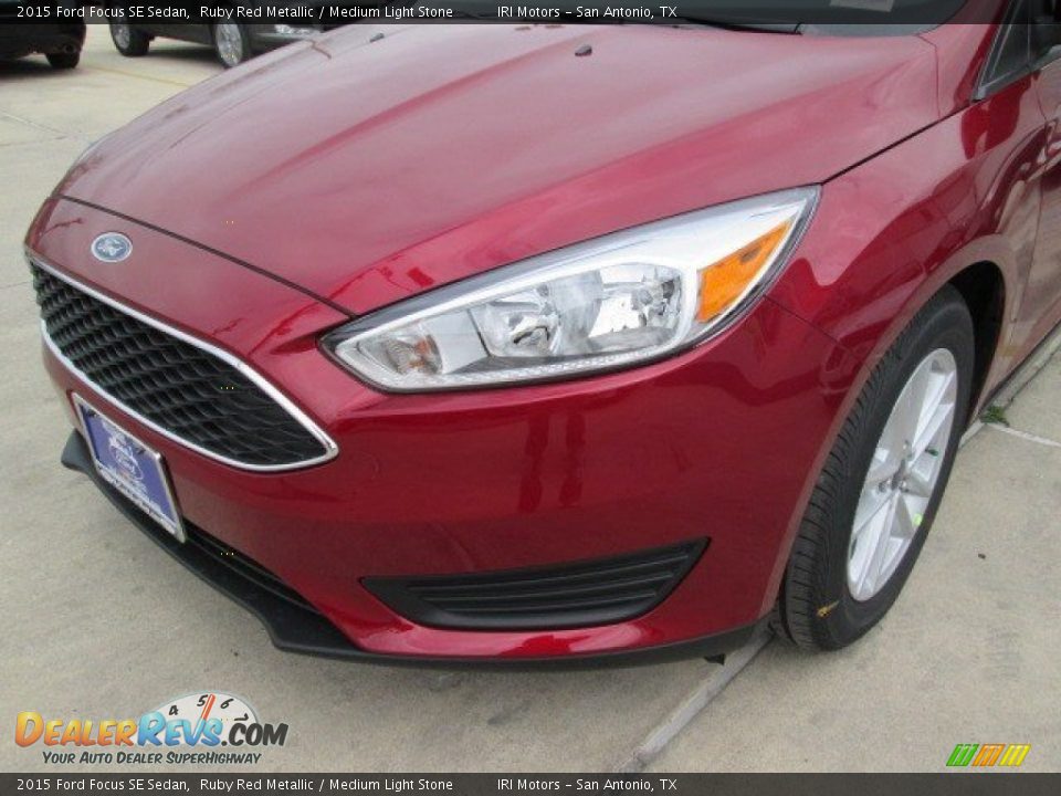 2015 Ford Focus SE Sedan Ruby Red Metallic / Medium Light Stone Photo #6