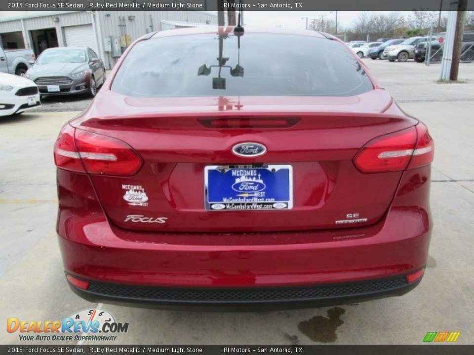 2015 Ford Focus SE Sedan Ruby Red Metallic / Medium Light Stone Photo #8